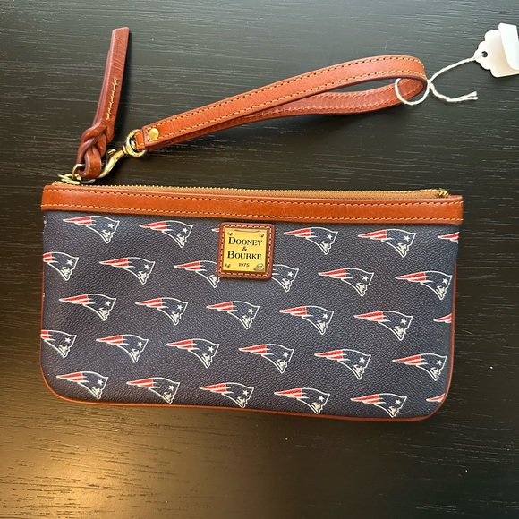 NEW Dooney & Bourke Patriots Football Navy and Brown Leather Wristlet NFL - Picture 7 of 10